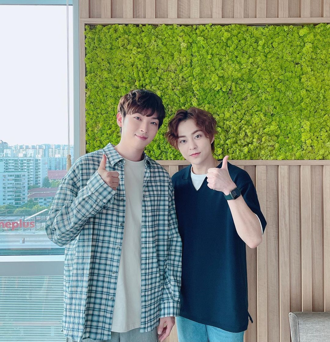 xiuweethome's tweet photo. 210702 [lovegame1077] 인스타그램

🔗 https://t.co/za5U2aHjju

왔습니다 왔어요🙌🏻
햇살이 이곳에만 몰린 거 같지 않나요?
빛나는 두 남자와 #잠시후 함께해요🙌🏻
#보는라디오

#시우민 #XIUMIN #민석 https://t.co/6dXSNDDFU9