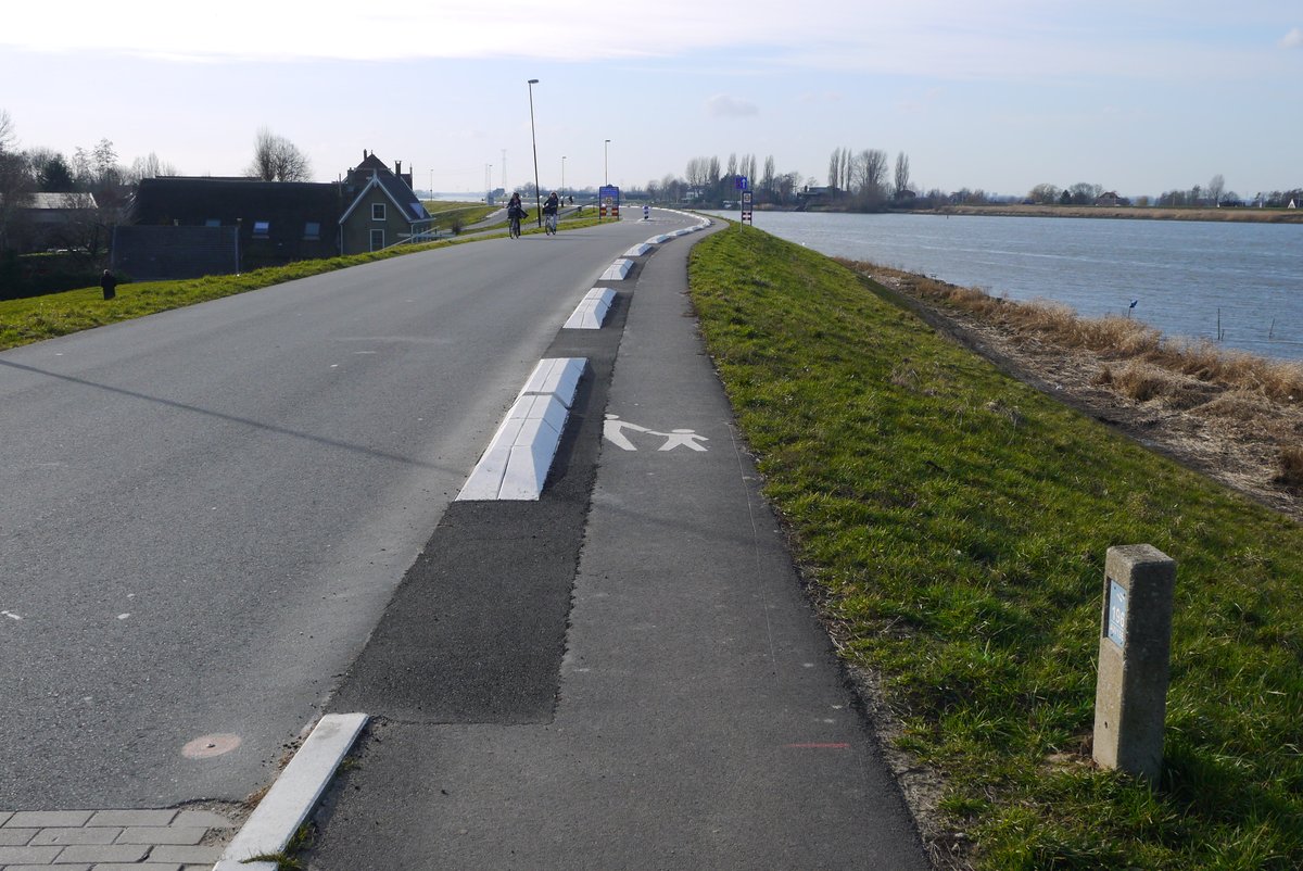 #Lekdijk is veilig volgens <a href="/DeltaresNL/">DeltaresNL</a>. Rapport over waterveiligheid Kinderdijk-Schoonhovensevee (KIS) aangeboden aan algemeen Bestuur Waterschap Rivierenland waterschaprivierenland.nl/lekdijk-veilig…

<a href="/ProvUtrecht/">Provincie Utrecht</a> <a href="/5heerenlanden/">Gemeente Vijfheerenlanden</a>