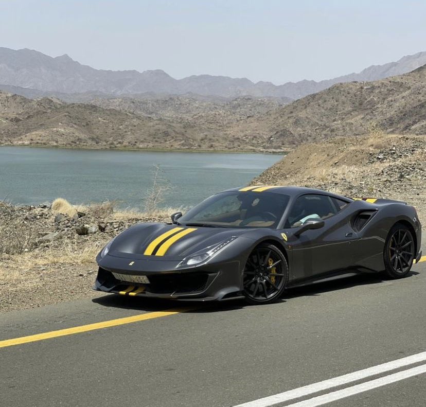 {إِنَّ اللَّهَ وَمَلَائِكَتَهُ يُصَلُّونَ عَلَى النَّبِيِّ يَا أَيُّهَا الَّذِينَ آمَنُوا صَلُّوا عَلَيْهِ وَسَلِّمُوا تَسْلِيماً}.