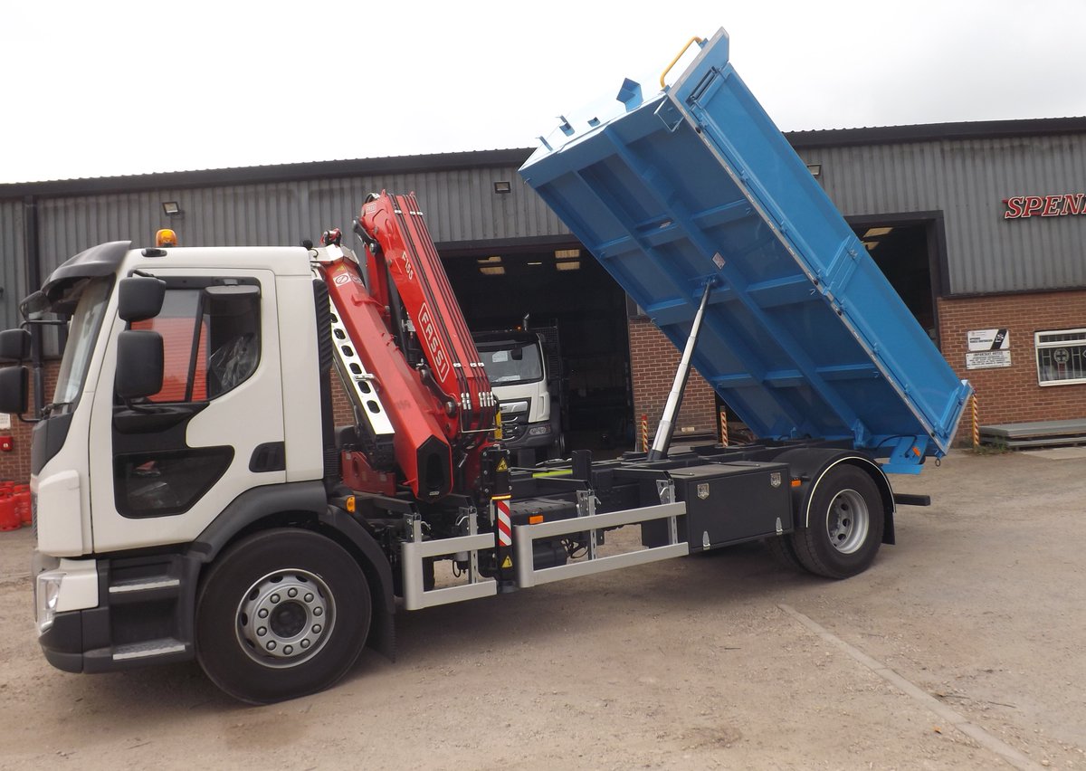 TipperBodies's tweet photo. @SpenboroughE A recently completed Volvo 18 Ton GVW fitted with a Spenborough high yield steel tipping body, with an underfloor tipping gear and a Fassi F155 crane. https://t.co/6Z2Jm7KQxn