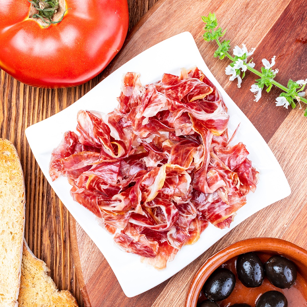 gambrinus_'s tweet photo. Las buenas amistades se hacen en los bares y con un plato de nuestro mejor jamón y una cerveza bien fría, el éxito está asegurado. 👌
📍 https://t.co/D20cJGP1k6
#JamónSerrano #CerveceríaGambrinus #BuenosPlanes #Verano2021 https://t.co/Ih2bDBKi0u