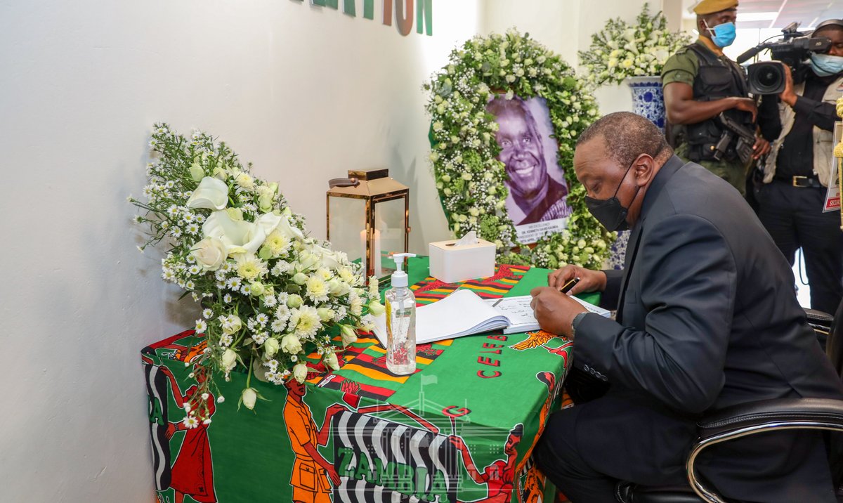 StateHouseKenya's tweet photo. 1/2 President Uhuru Kenyatta arrives at the Lusaka Show Grounds for the State Funeral of the First President of the Republic of Zambia🇿🇲, Dr Kenneth David Kaunda. https://t.co/DMiyME8tIE