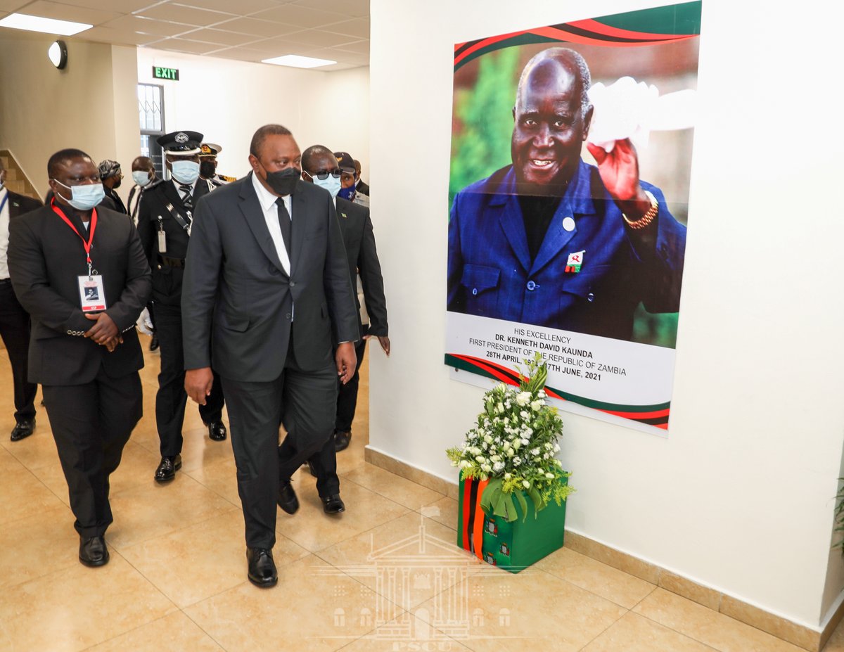 StateHouseKenya's tweet photo. 1/2 President Uhuru Kenyatta arrives at the Lusaka Show Grounds for the State Funeral of the First President of the Republic of Zambia🇿🇲, Dr Kenneth David Kaunda. https://t.co/DMiyME8tIE