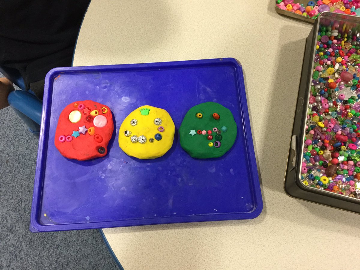 SJCEPSHereford's tweet photo. Busy Thrive sessions this week included; emotion faces using plasticine and beads, play doh fun, sand tray play and pasta/lentil pictures! @Thriveapproach.com #letshelpeverychild #wellbeingthroughthearts #embracingThrive https://t.co/X86xGGwqgl