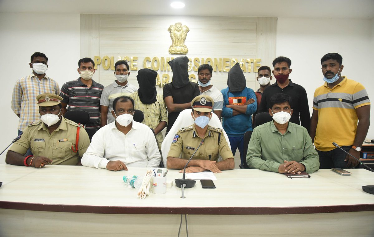 TelanganaCOPs's tweet photo. #WarangalPolice busted #GanjaRacket.
#WarangalTaskForce Police Officers &amp; #Jangampolice officers arrested 3 ganja smugglers, seized 126 Kgs ganja worth 12 lakhs 60 thousand &amp; recovered a car, 3 cellphones from their possessions. https://t.co/BKvxA7ePLo