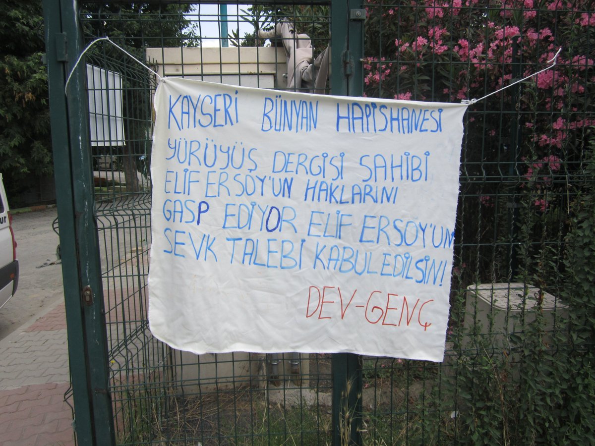 DEV-GENÇ; İstanbul/Anadolu yakasında, Kayseri/Bünyan hapishanesi tarafından hakları gasp edilen  Özgür Tutsak Elif ERSOY için pankart astı!
 Kitap-Dergi Hakları Verilsin! 
 Sevk Talebi Kabul Edilsin!
 ÖZGÜR TUTSAKLAR İÇİN ADALET İSTİYORUZ!