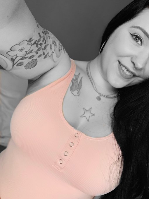 Habt alle ein tolles Wochenende ❤️  https://t.co/dXjJYhFJUm https://t.co/Q8AHwalm3n<a href="/tag/tattoos"class="tags"><span>#tattoos</span></a><a href="/tag/blackhair"class="tags"><span>#blackhair</span></a><a href="/tag/camgirl"class="tags"><span>#camgirl</span></a><a href="/tag/sayhello"class="tags"><span>#sayhello</span></a>