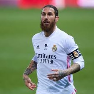 ConcodeNews's tweet image. Kuna uwezekano mkubwa sana klabu ya PSG kumsajili rasmi beki wa kati Sergio Ramos baada ya kua na mawasiliano mazuri ya pande zote mbili.