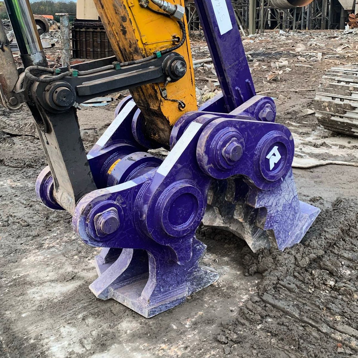 northerntrack's tweet image. Our Mechanical Pulverizers are made to order for machines all sizes, we do like them big though!
This CP-50 model is fitted on a 50T machine for heavy duty concrete processing work.
#PurplePower #Demolition #Pulverizer