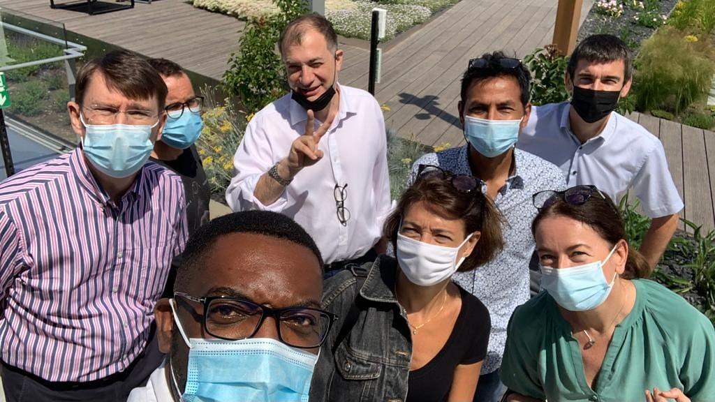 OrangeIDF's tweet photo. #EnfinTousEnsemble 👋🏻👋🏼👋🏿
Le #retoursursite s'accélère : l'occasion de renouer avec son équipe, retrouver son environnement de travail et recréer le #collectif.
Les #retrouvailles, moment privilégié pour reprendre contact avec les collègues sur tous les sites @OrangeIDF 👌🏼 https://t.co/POIvrPXaXZ