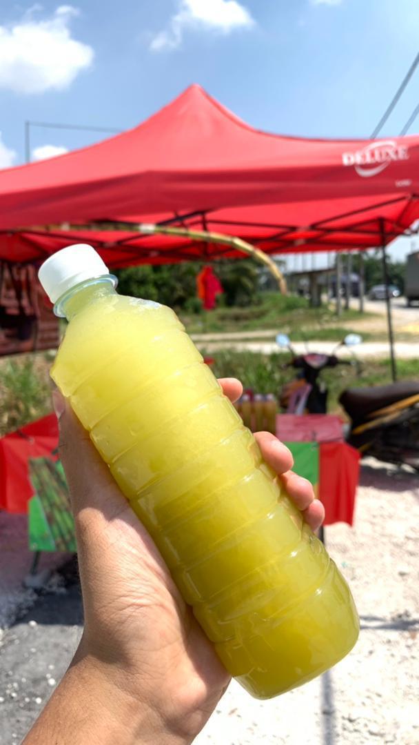 HarrizDanial's tweet photo. AIR TEBU FRESH‼️
🎋🎋🎋🎋🎋🎋🎋🎋🎋🎋

Jom dapatkan Air tebu yang enakk dan freshh dari ladang daripada Kami😋

🎋Keenakkan dan kesegaran Air tebu piorr yang mengalir ke tekak  anda perghhhh....mampu menghilangkan kehausan ditekak anda 🤤

🎋 Sebotol Hanya RM 3.00 sahaja. https://t.co/RTDP1on1eX