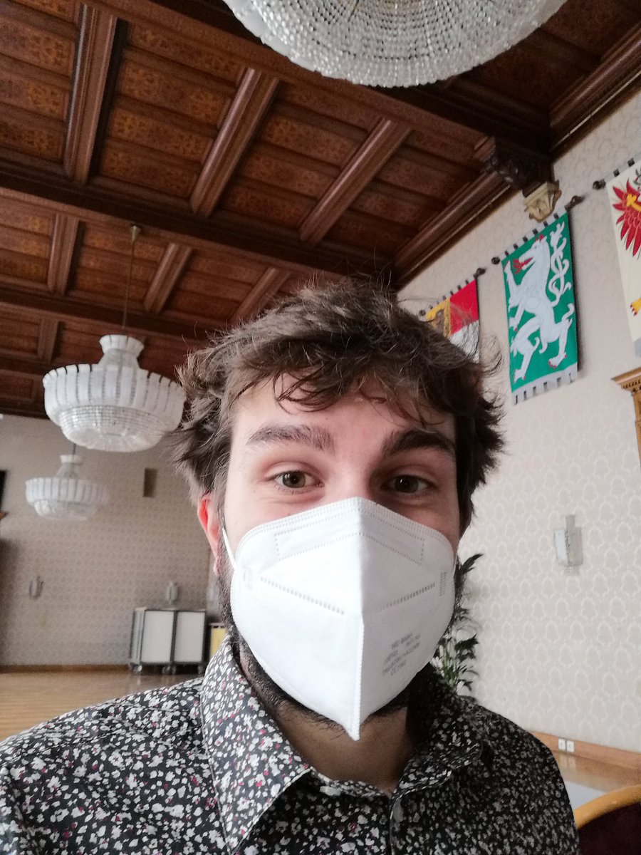 Thread 1: Ich bin jetzt im Petitionsausschuss für die Coole Hasner Straße 2021!
Warum das? Die Hasner Straße war die letzten 2 Sommer eine Coole Straße, also gesperrt für Kfz und mit Sitzmöglichkeiten, Trinkbrunnen und Nebelduschen. 🌳🌳🌳