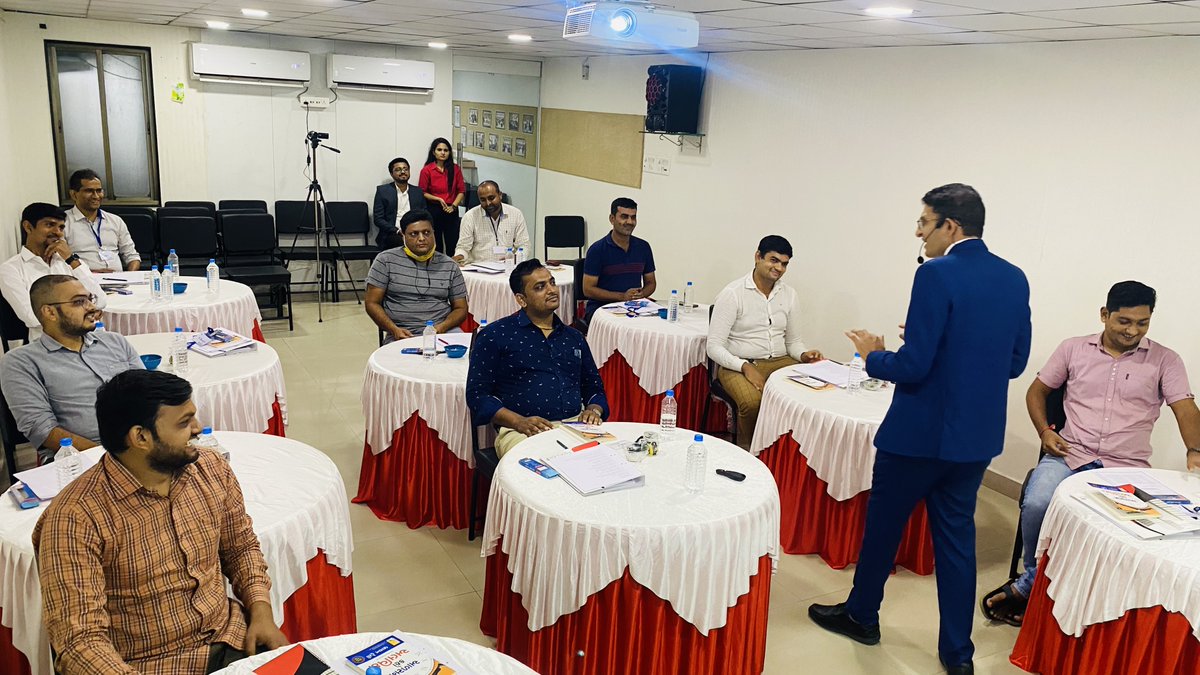 BusinessTopline's tweet photo. Hurry....!!!!🎊🎉

सभी को नमस्कार🙏, यह 14वीं बार है जब सूरत ने देखा कि Topline Business Development Services ने उच्च उत्साह😊 के साथ नए व्यवसायों 💼 की खोज की है और नई मानसिकता 🧠 विकसित की है जो कोविड -19 स्थिति के बाद व्यवसायो को आगे ले जाने में मददगार होगी।

Call - 8866228520 https://t.co/VHlgxq6pLS
