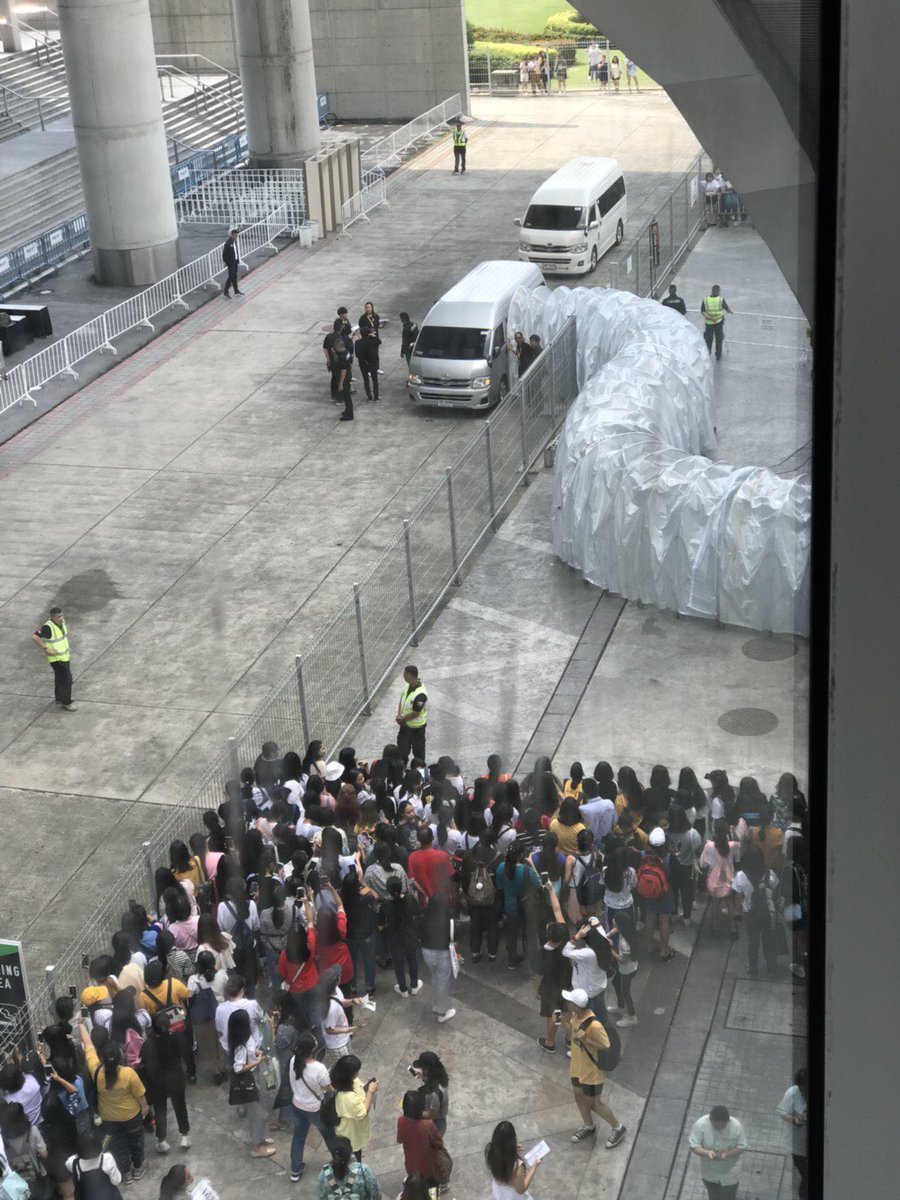 nctzenbase's tweet photo. Neozen SM ga mau pake cacing besar alaska buat artisnya? https://t.co/g9gZM1MV85