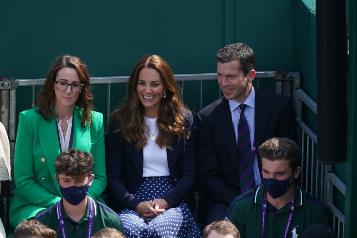 Wimbledon's tweet photo. A warm welcome back to The Championships to HRH The Duchess of Cambridge 👋

#Wimbledon | @KensingtonRoyal https://t.co/i7IjYC3OAe