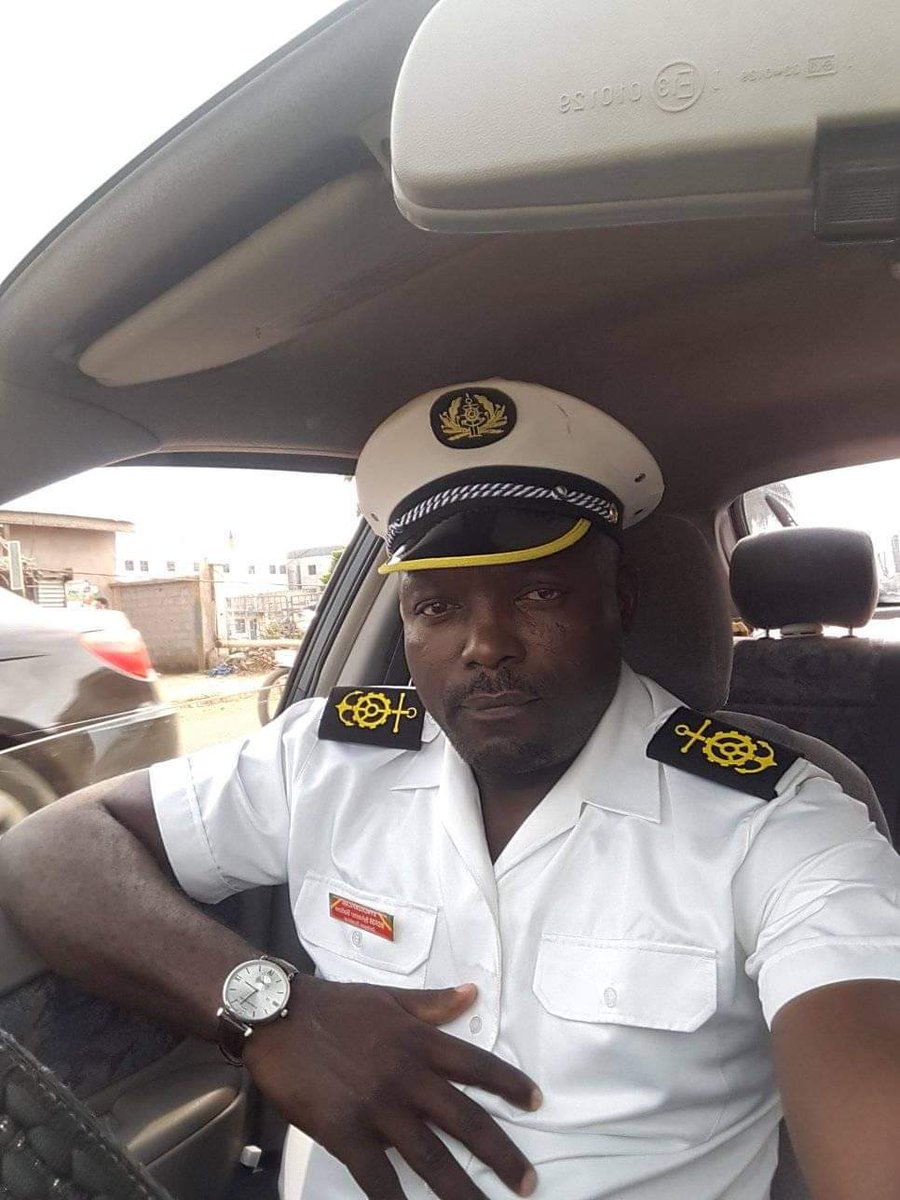 KathleenNdongmo's tweet photo. #TT237, je vous présente le commandant de bord Monsieur Sylvester Mofor. Pilote de taxi propre et climatisé a Yaoundé.😎
Un monsieur gentil qui aime son métier ainsi que les clients qu'il rencontre.👍🏿
Voilà bientôt 2 ans que j'utilise ses services lorsque je suis a Yaoundé. 🇨🇲 https://t.co/qyt2lnAKkM