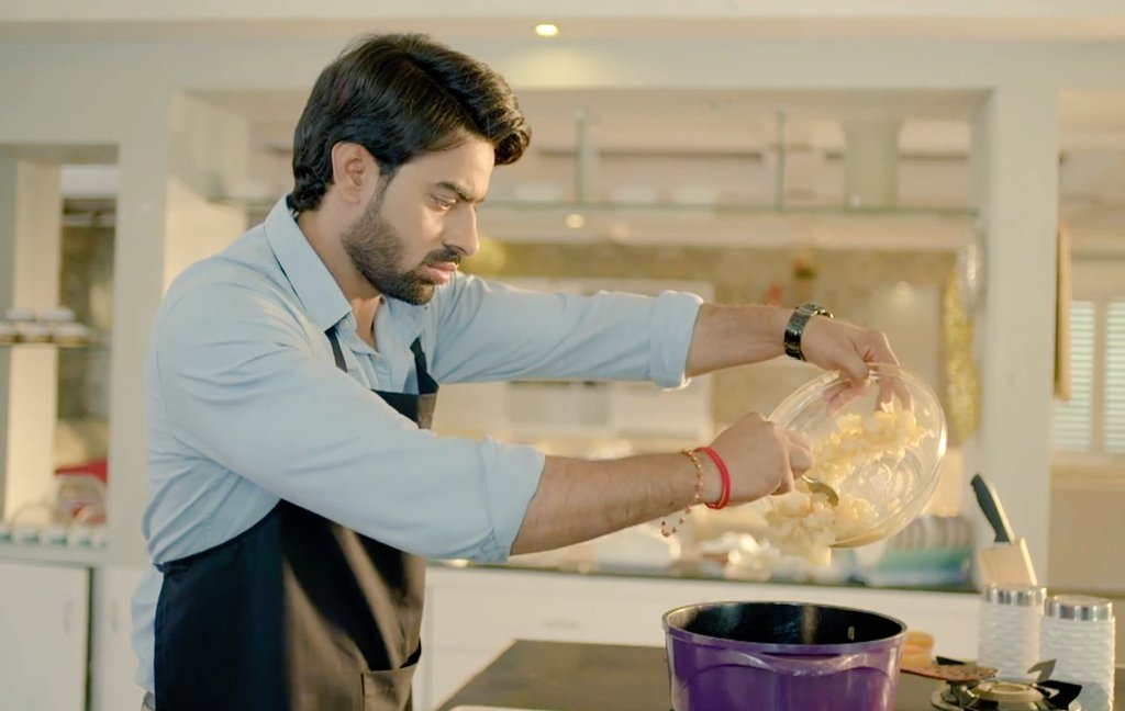 deepti4780's tweet photo. Master chef #YuHani  👩‍🍳👨‍🍳 
#Kahani and #Yug both make food..😋
wish we get some scene where #YuHani make food together 😍 
Kitchen scene 😁 

@Shrutiisharma_ @OjhaAdit
#ShrutiSharma #AdityaOjha #IIA7SHRUTISHARMA #IIA7ADITYAOJHA
#ShruYa #NamakIsskKa https://t.co/3td1pyLBYw