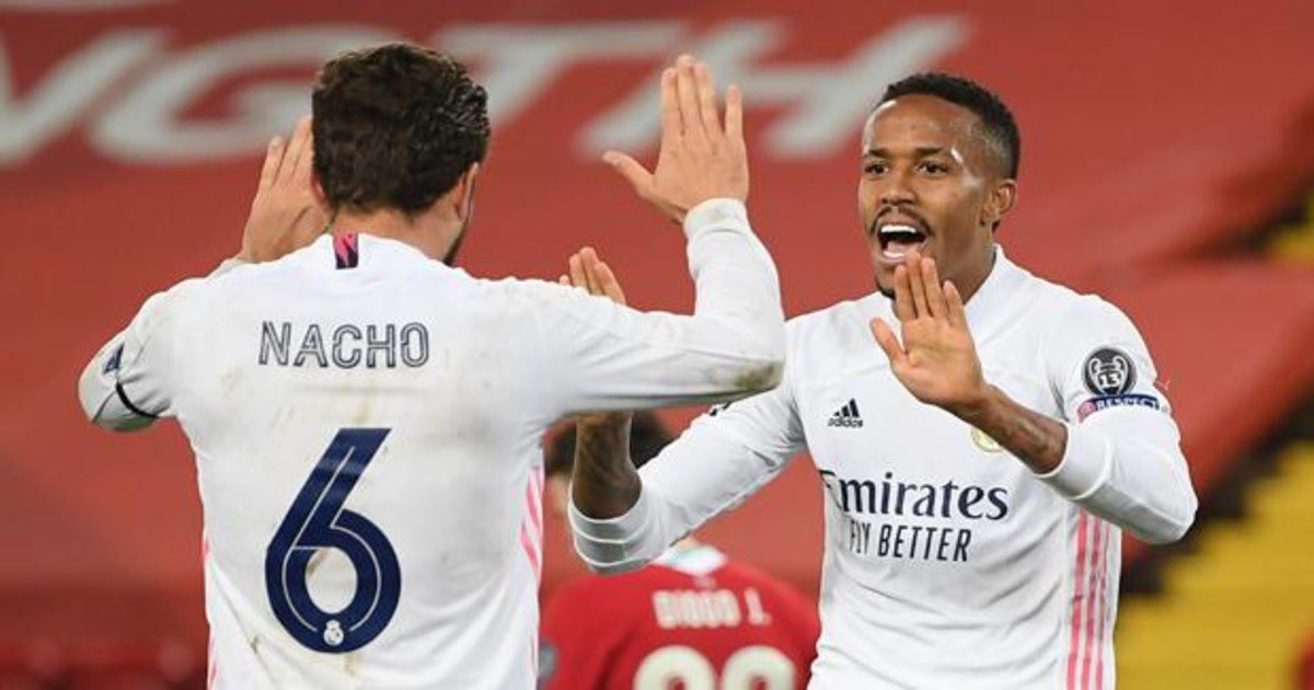 RealMadrid_GO's tweet photo. 🚨| #RealMadridGO

Por el momento, el Real Madrid no tiene pensado acudir al mercado de fichajes para buscar un sustituto a Varane. Alaba, Militao, Nacho y Vallejo si convence a Ancelotti, podrían ser lo centrales. Gila y Chust, en la recámara.

[@jfelixdiaz] https://t.co/zvGIwHEUwH
