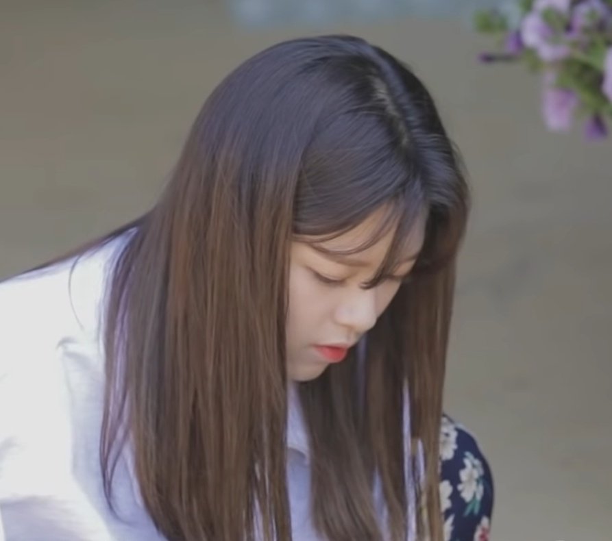 SuperYooJ's tweet photo. Yoo "living barbie doll" Jeongyeon 😳💖 why is she so prettyyyyy? https://t.co/9yKFTkFToM