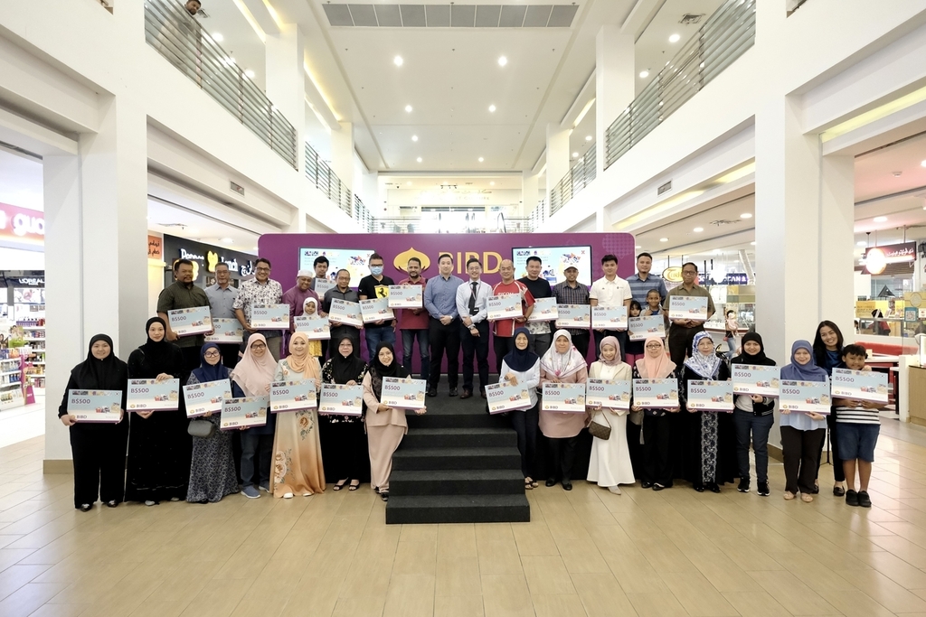BIBDBRUNEI's tweet photo. Congratulations to the 30 lucky winners who were each rewarded with Hua Ho Department Store shopping vouchers worth B$500.
This is conjunction with our BIBD Credit Card promotion recently with Hua Ho Department Store.
#bibdbrunei #bibdcards https://t.co/9FoO97LlSQ
