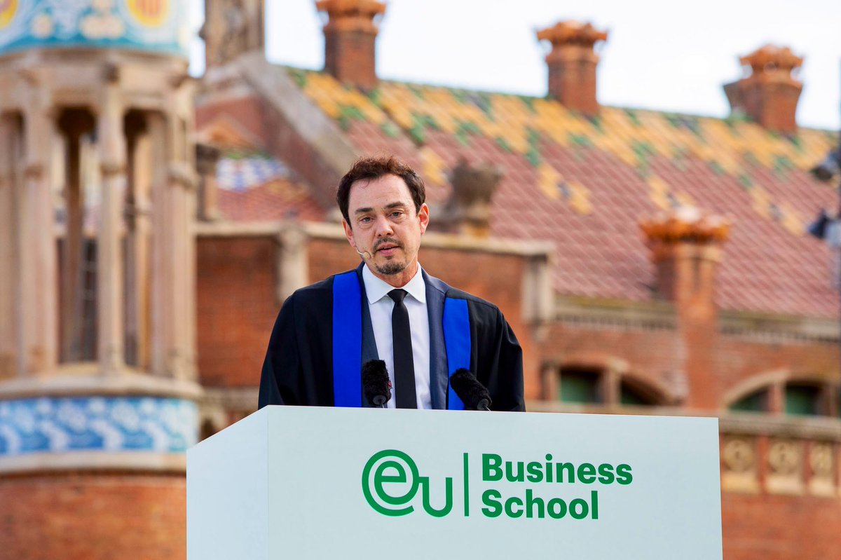 marc_guerrero's tweet photo. TKY @EU_group for this nice Welcome speech pic. at Commencement Ceremony 2021 🤩🎓✨#ExperienceEU #EUlCass21 #graduation https://t.co/nV2qhbPzP8