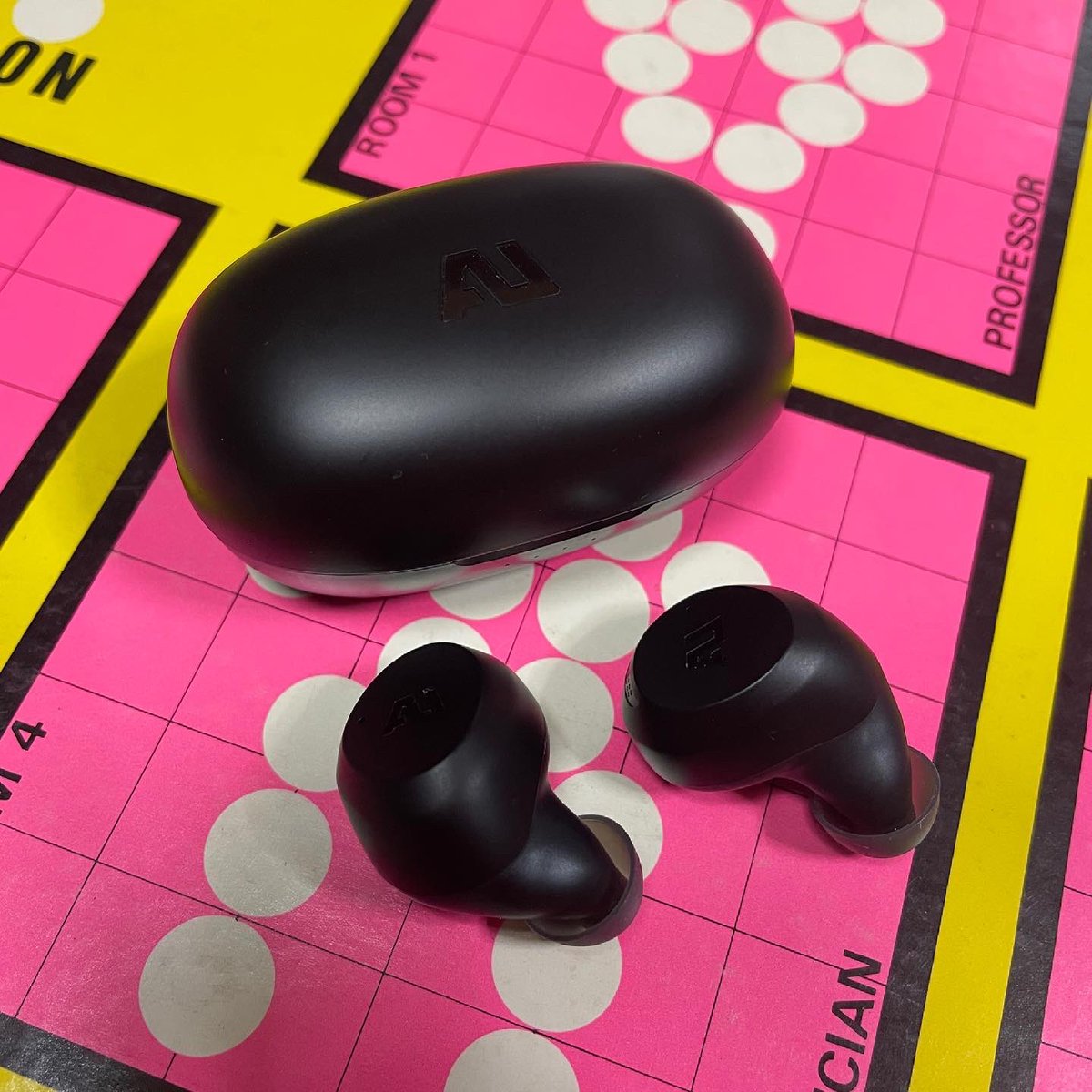Ausounds_jp's tweet photo. AU-Stream Hybridは、9.2mmのチタニウムAUドライバーとハイブリッド・アクティブノイズキャンセリングを搭載。
透明感がありながら、ダイナミックなサウンドを特徴としています。スマートペアリング対応のBluetooth 5.0とIPX5防水を備えた、理想を追求した完全ワイヤレスイヤホンです。

#ausounds https://t.co/kITdyWlPB1