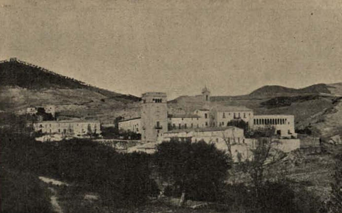 Coneguda antigament com Can Vestit o Can Bastit, es coneix des de fa diverses centúries  com la #TorredelsFrares, en honor a la comunitat de l’antic cenobi de l’ordre dels jerònims (#SantJeronidelaMurtra), situat a la vall de Poià o de Betlem, al terme municipal de #Badalona.