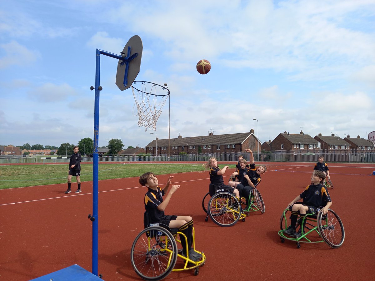 ActiveLincs's tweet photo. Amazing day at the Lincolnshire School Games Yr7 event. So great to see everyone having fun and trying new sports @YourSchoolGames #ReframeCompetition #LetsMoveLincolnshire https://t.co/9XEKmbOIW5