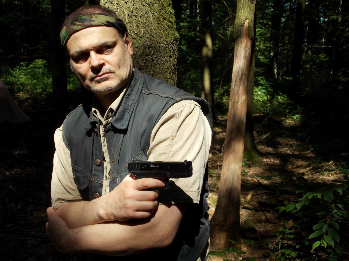Es ist endlich wieder soweit. Sommerspielzeit beginnt. Wir laden euch ein zu einem Spaziergang der besonderen Art:

Räuber! Nach Schiller. Freiluft-Theater im Bopserwald. 
Premiere am 10.07. um 18 Uhr 
🔫🗡️🕴️🌲

Mehr Infos:
Theateramolgaeck.org 
#Stuttgart #Theater #Kultur