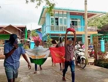 don_msi's tweet photo. Students and youths from #Dawei's main strike and students union distributed 
anti-regime leaflets on July2. 
#July2Coup #WhatsHappeningInMyanmar https://t.co/72c7mVTwZr