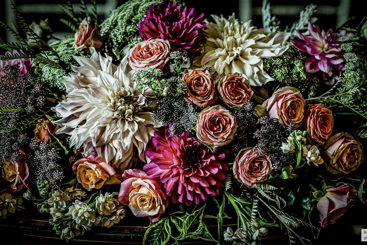 The sun is shining. I'm going to post some of my 'all-time' Friday Favorite Wedding Images. 

Flower's by the talented @fleurprovocateur 

#shotoftheday #FavePhotoFriday #phwp #weddingphotography #weddingphotographer

phwp.co.uk 
07977 406 316
paul@phwp.co.uk