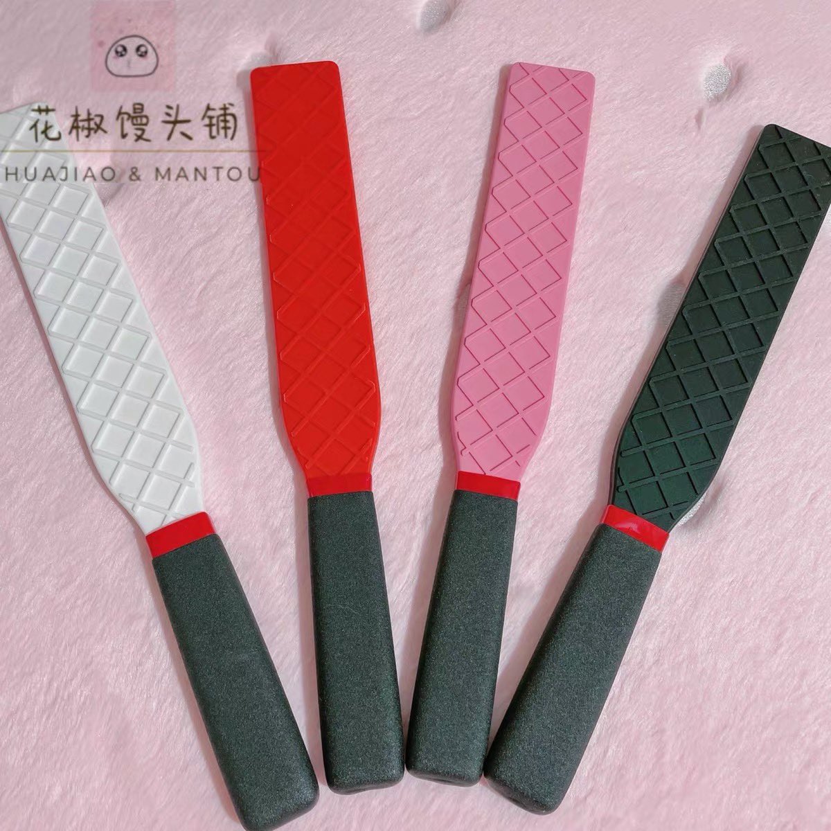 诶嘿~今天店里上新品啦！
这个乳环是我自己手作的！免穿孔设计，栓在乳头上，可以调节，是不是很棒！
保存图四打开淘宝就可以看到店了~~ https://t.co/He1uDPa1P9