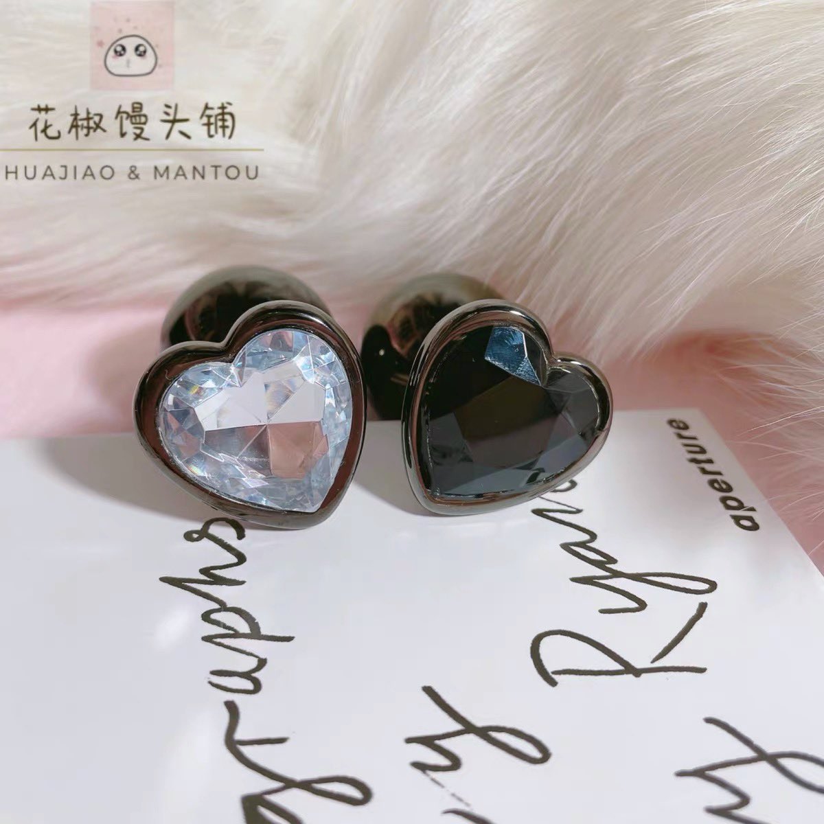 诶嘿~今天店里上新品啦！
这个乳环是我自己手作的！免穿孔设计，栓在乳头上，可以调节，是不是很棒！
保存图四打开淘宝就可以看到店了~~ https://t.co/He1uDPa1P9