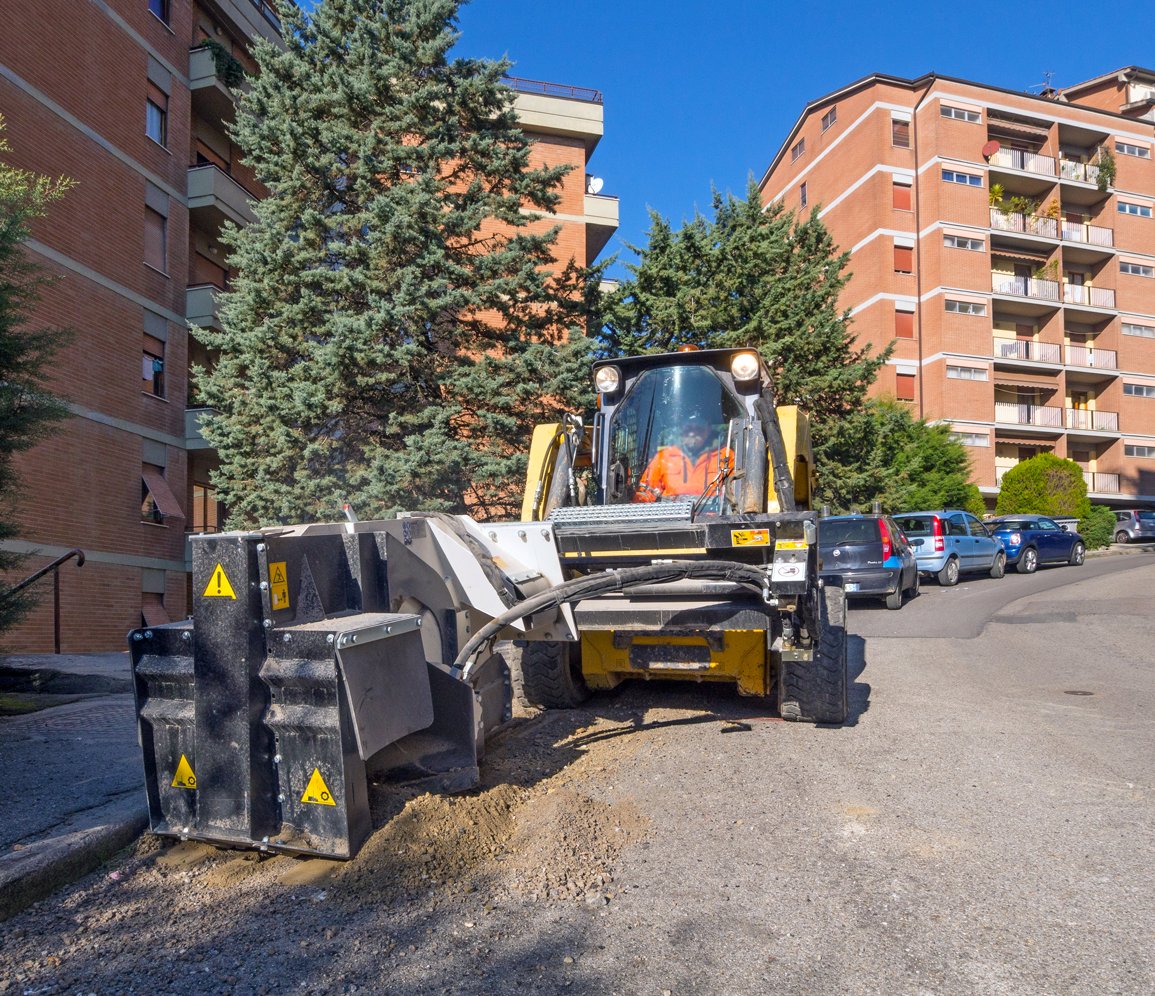 Simexsrl's tweet photo. 🔌Simex RW 500 wheel saw is the best solution for mini and micro-trenching, on hard and compact surfaces, for laying fiber optic cables.

👉Download the brochure here: https://t.co/fZTvPgSrra

#wheelsaw #trenching #fiberoptic #openfiber https://t.co/0KHkz6EO6Z