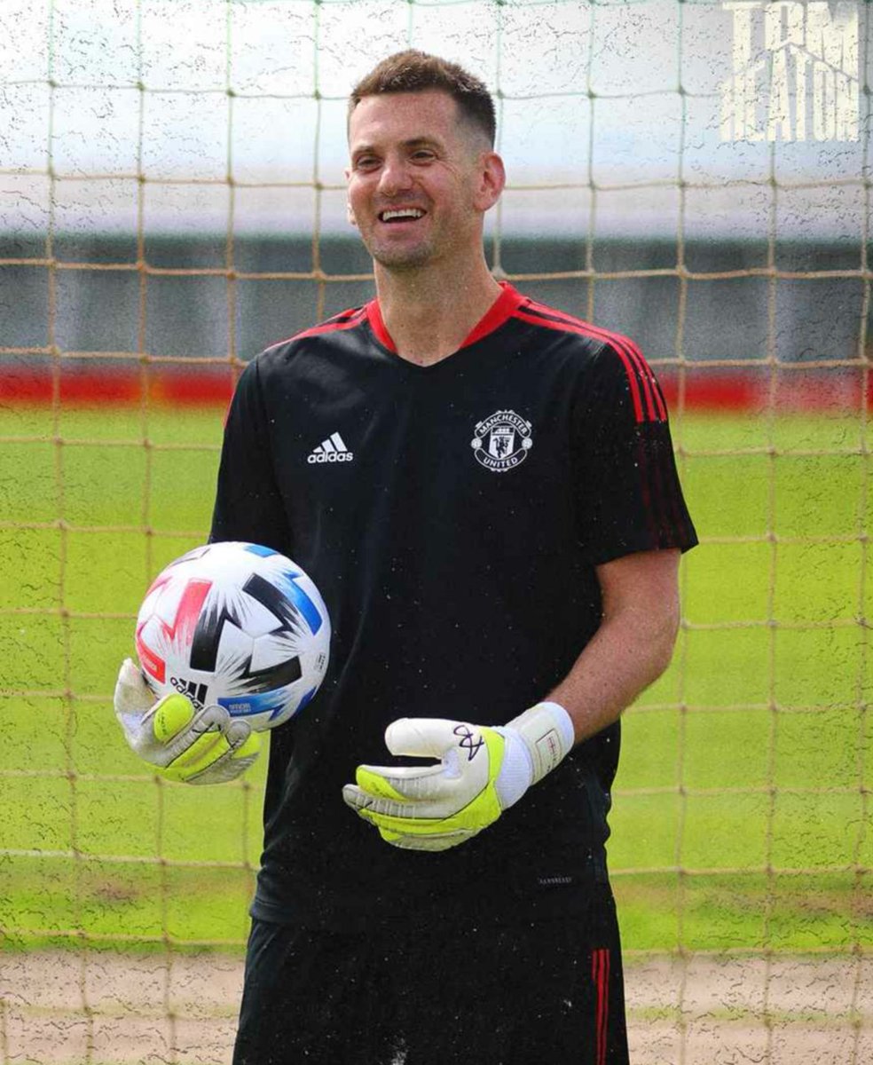 Back to the future for goalkeeper Tom Heaton as he rejoins United. #MUFC #TomHeaton