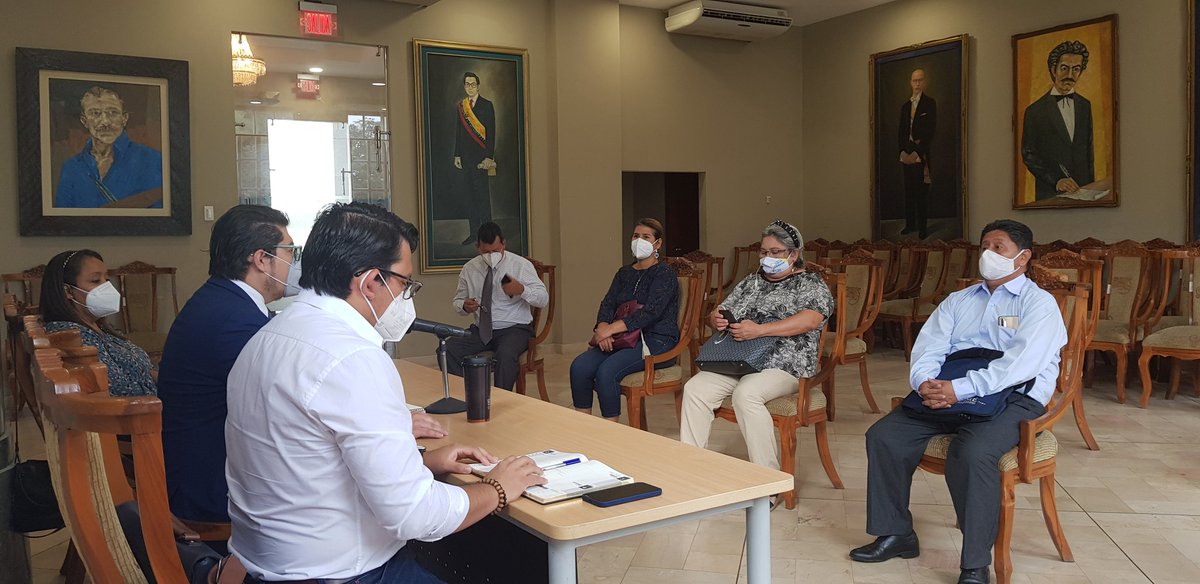 EducacionZ5_Ec's tweet photo. AHORA | #FuertesPorLaEducación |  @sebsalnic de @Educacion_EC, junto a @garypulla Coordinador de @EducacionZ5_Ec y Jadira Blakman, subsecretaria de @EducacionZ8_Ec, participan en mesa técnica de trabajo con los gremios de maestros, para tratar varios temas.
#RevalorizaciónDocente https://t.co/KslexGBksF