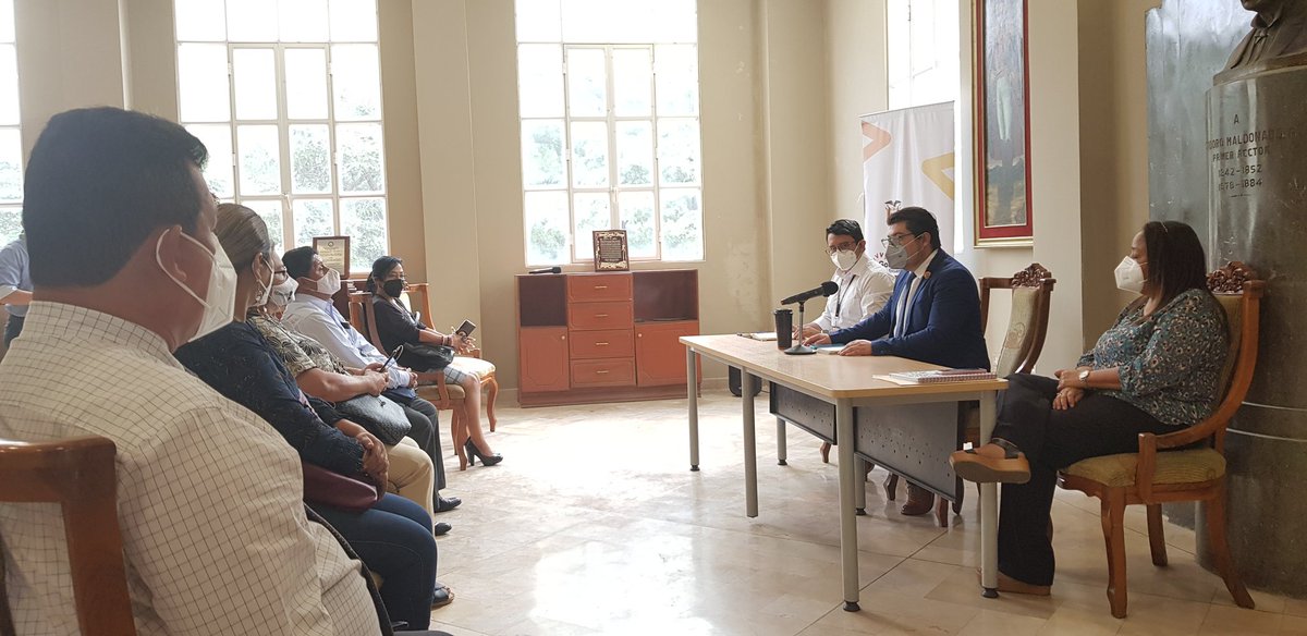 EducacionZ5_Ec's tweet photo. AHORA | #FuertesPorLaEducación |  @sebsalnic de @Educacion_EC, junto a @garypulla Coordinador de @EducacionZ5_Ec y Jadira Blakman, subsecretaria de @EducacionZ8_Ec, participan en mesa técnica de trabajo con los gremios de maestros, para tratar varios temas.
#RevalorizaciónDocente https://t.co/KslexGBksF