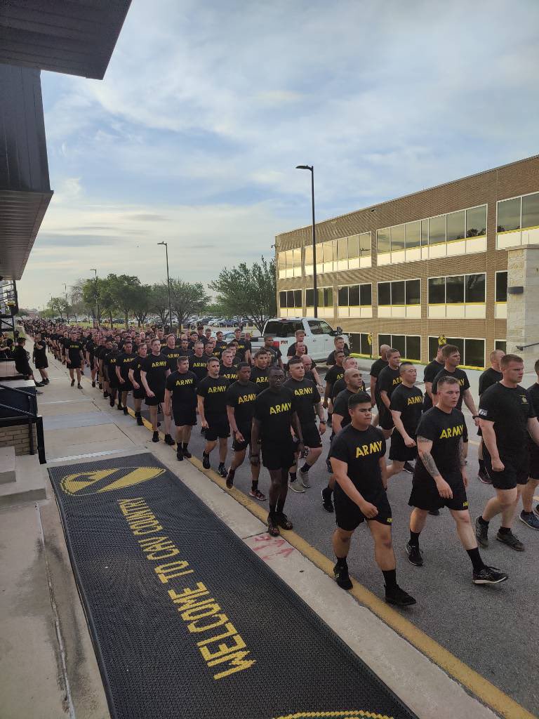 1stCavalryDiv's tweet photo. Good morning, #FirstTeam! On this #FitnessFriday, junior leaders (SGT &amp; SSG) from across 1CD met on Cooper Field with CSM Ryan McLane, for a quick run and a conversation about what it means to put #PeopleFirst- taking care of our Troopers through engaged and attentive leadership! https://t.co/AQJAsg8oAs