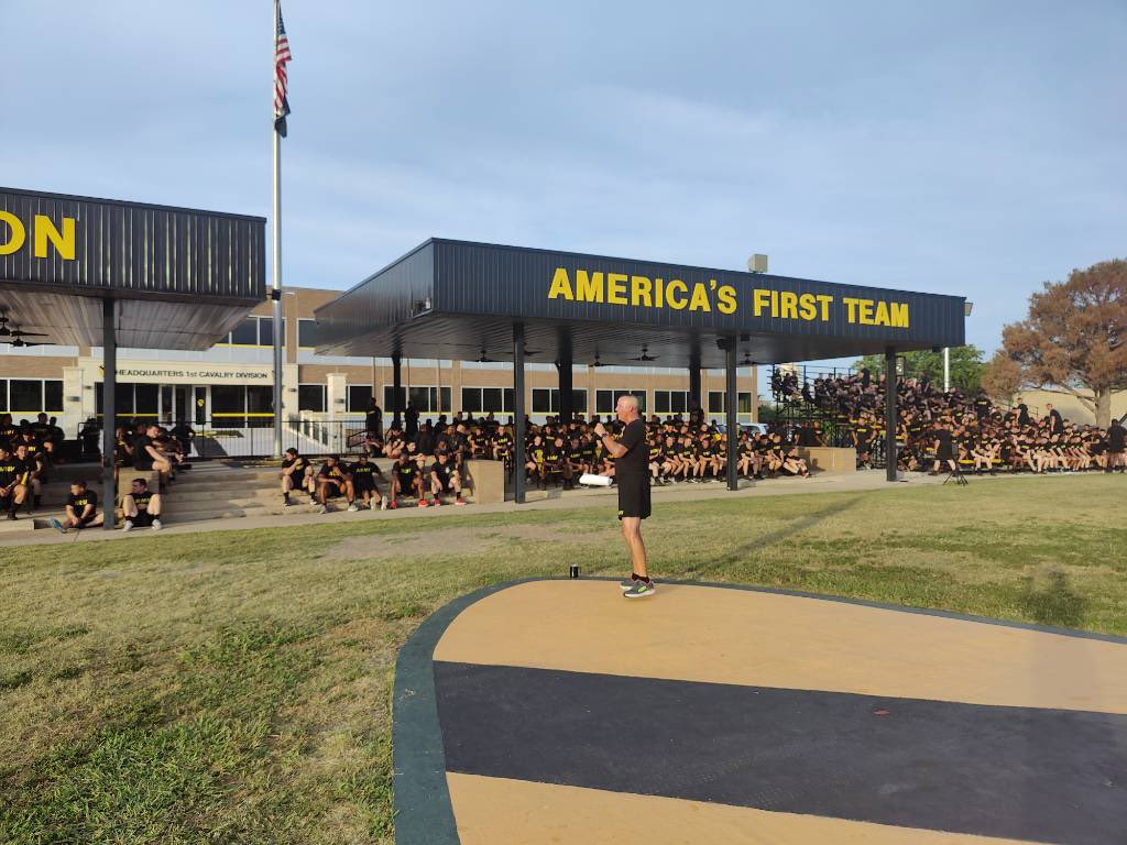 1stCavalryDiv's tweet photo. Good morning, #FirstTeam! On this #FitnessFriday, junior leaders (SGT &amp; SSG) from across 1CD met on Cooper Field with CSM Ryan McLane, for a quick run and a conversation about what it means to put #PeopleFirst- taking care of our Troopers through engaged and attentive leadership! https://t.co/AQJAsg8oAs