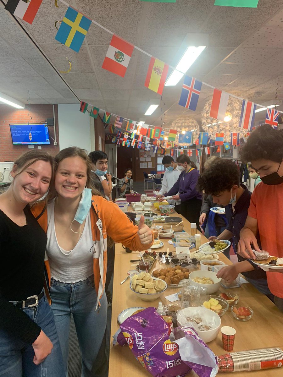 So proud of our students who organized #SpiritWeek as their #CASproject. After having a CareersDay,  DecadeDay and EnvironmentalDay we celebrated #InternationalDay today which included a delicious #potluck!