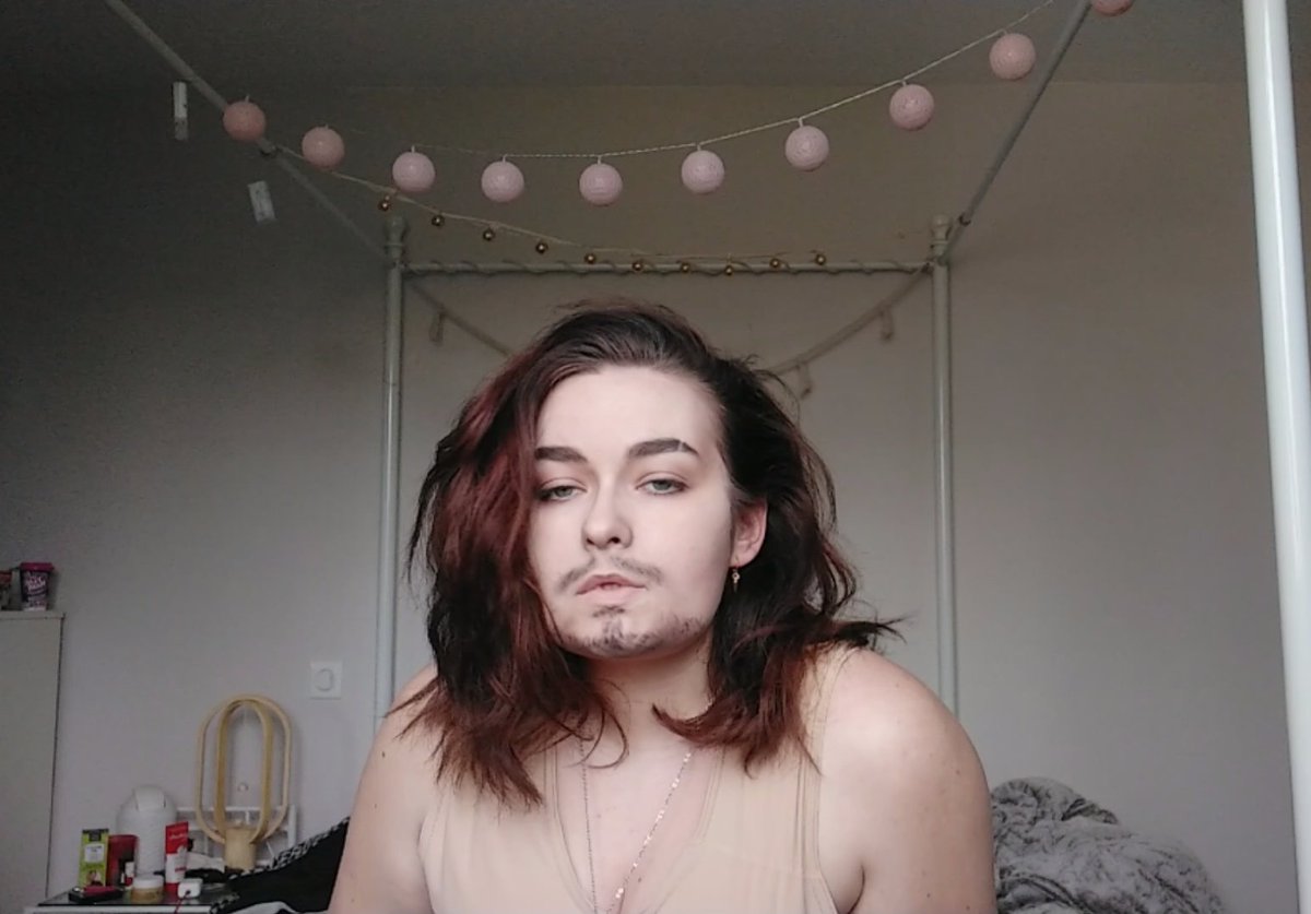 Kiwicorp's tweet photo. Joyeux #TransPrideMonth à tous.tes ✨ 
Toujours à la recherche de mon genre, j'ai dû le perdre quelque part
(iel / they) https://t.co/atJ0tMqKrM