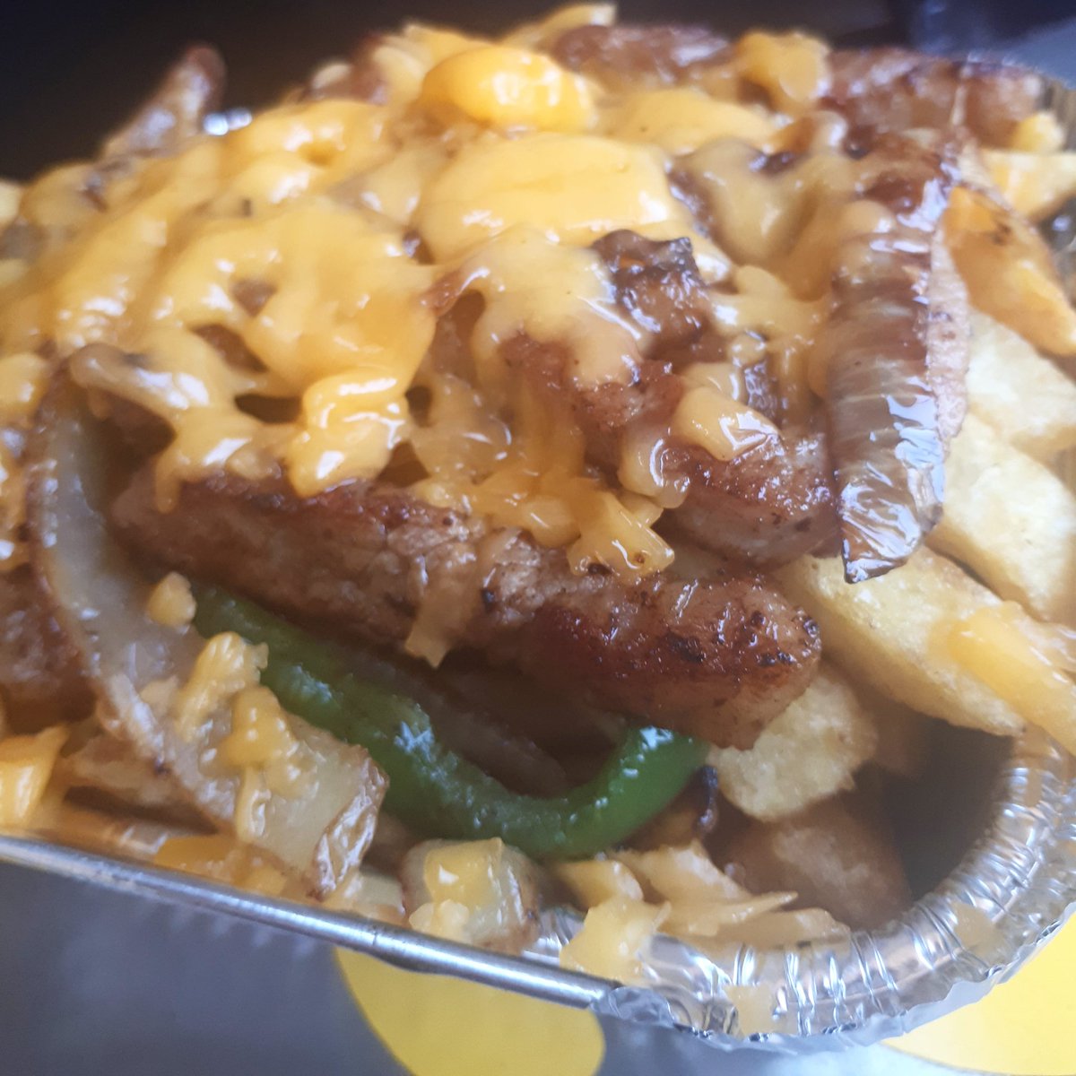 frydazezw's tweet photo. What's a Friday without Fry Daze 

You can come by and collect your order or you can play it safe at home and have your food delivered to your doorstep. Just call/WhatsApp +263787722016

#frydazezw #friesarelife #foodie #hararefoodie #phillycheesesteak #cheeselover #cheatdaymeal https://t.co/jhrypKoqRd