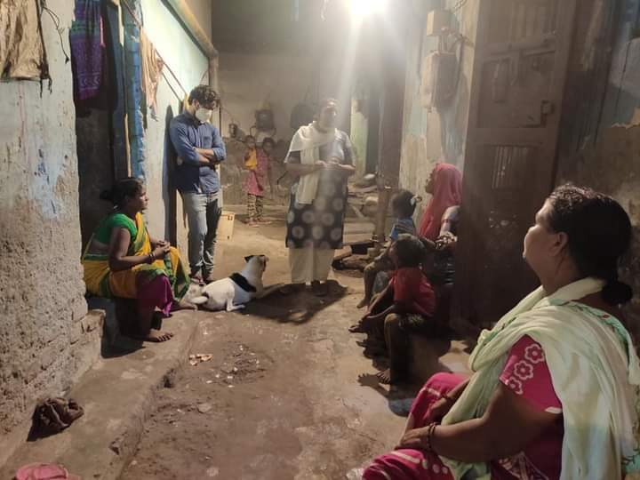Jan_Swasthya's tweet photo. कल शाहबाद डेरी के पाँच मंदिर इलाके में गली मीटिंग की गई और गली कमेटी बनाई गयी, जिसमें कोरोना बीमारी के बढ़ते प्रकोप के साथ-साथ मौजूदा स्वास्थ्य व्यवस्था के खराब हालत पर चर्चा की गई।
#NationalizeHealthCare
#NationalizePrivateHospitals
#BuildOxygenPlants
#NationalizePathLabs https://t.co/qdUZFfC4Au