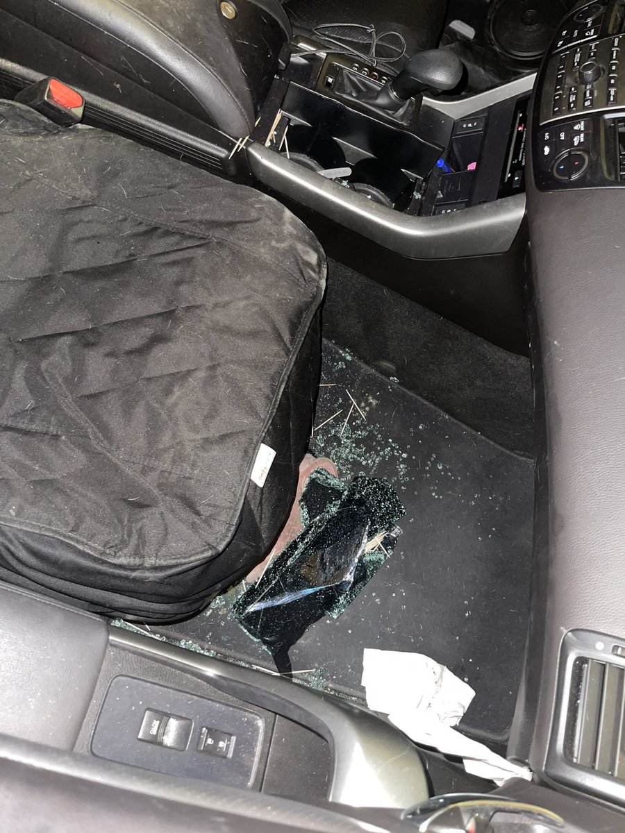 livjohnsontv's tweet image. Feeling so sad for the people who broke into my car and stole my purse today.…ya girl has $-23 in her bank account rn :/ 

wish I could’ve done better for you ❤️