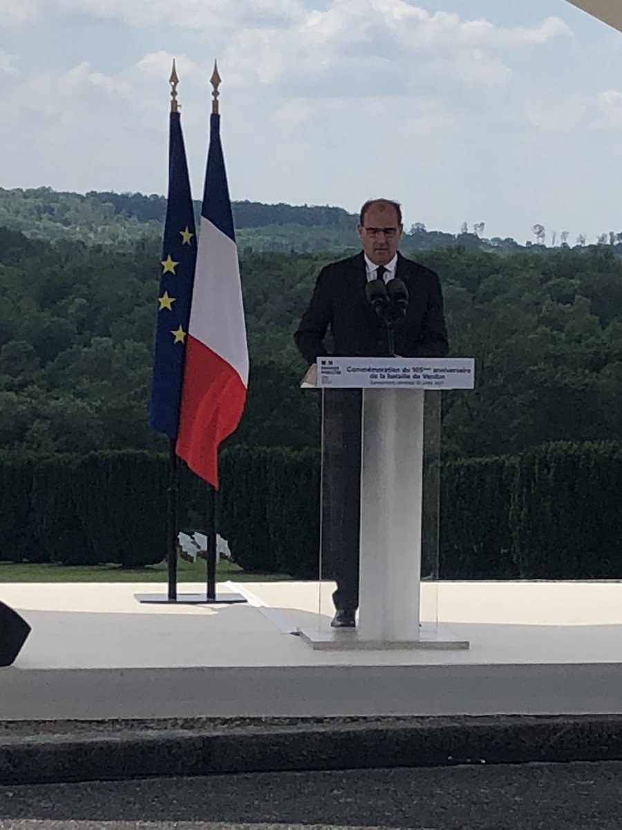 HuartJean's tweet photo. « Après Verdun, le « plus jamais ça » pouvait s’engager ds nos destins communs » 
A l’occasion du 105è anniv de la bataille de Verdun les jeunes du @snujemengage ont assisté à la cérémonie présidée pr le premier Ministre. 
Forte émotion chargée d’Histoire et Europe
#DevoirMemoire https://t.co/gYsf6yVAlI