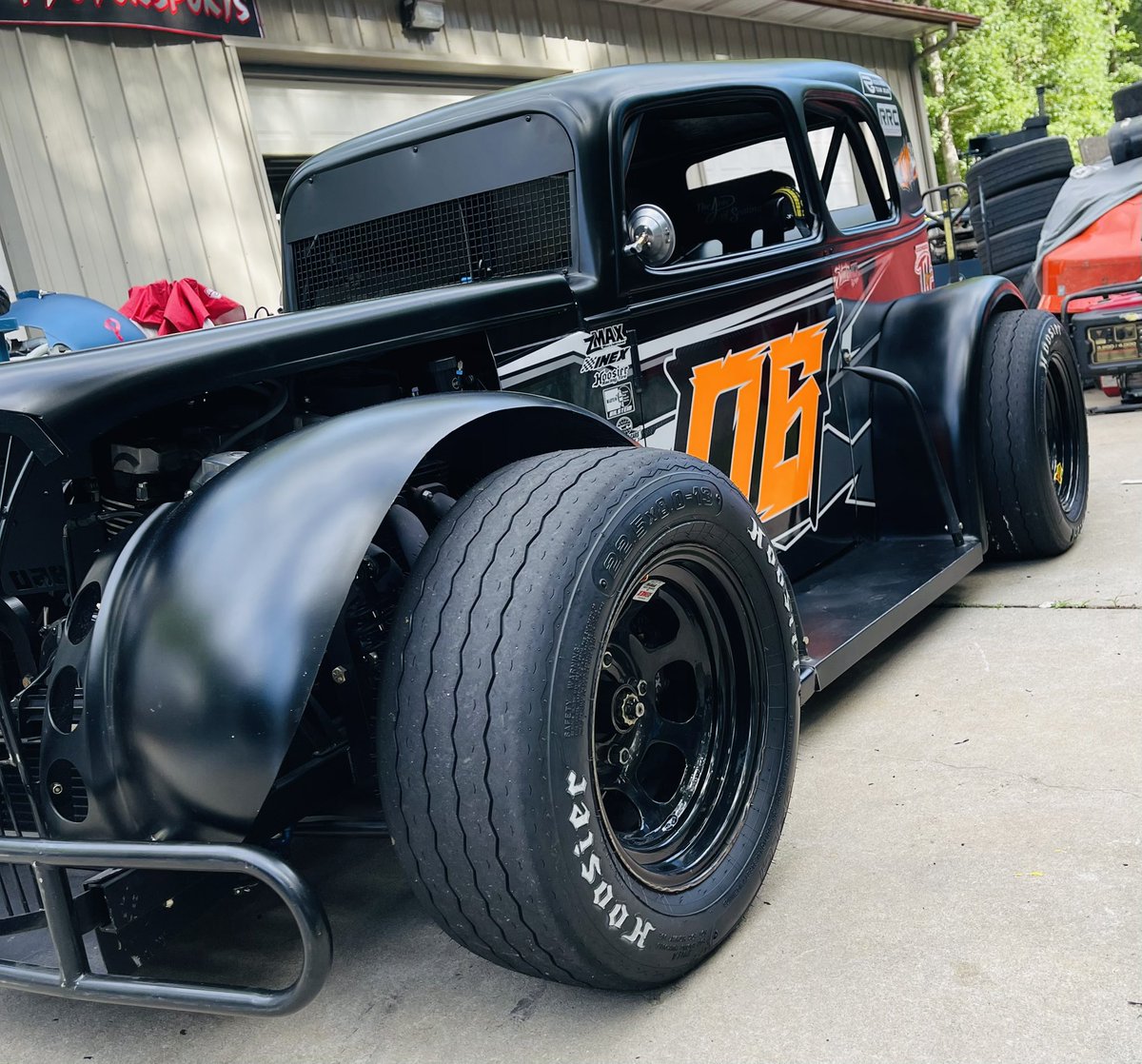 Josh6williams's tweet photo. Going to bring out the ole C-Dan this week at the @CLTMotorSpdwy #SummerShootout been a long time since I ran a race on the 1/4 mile hopefully I can make @grahamsmith87 proud. Thanks to @USLegendCars for building a series a lot of us drivers love coming back to for a little fun. https://t.co/dx1zT4n4c1