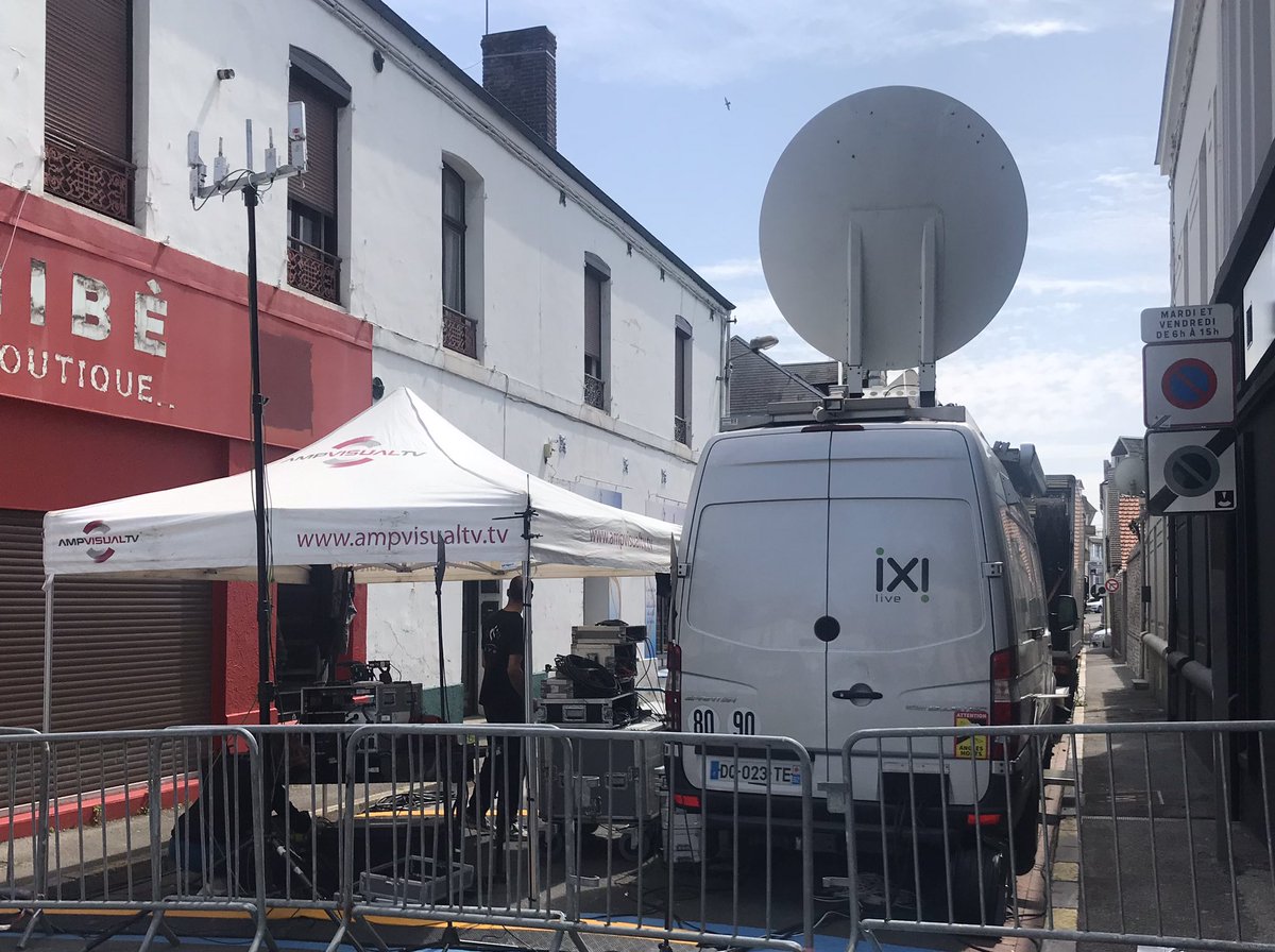 OlivierPajot3's tweet photo. Les équipes techniques de #ixilive avec le Prod 1 d’#ampvisualtv sont actuellement en direct dans le JT 13h de #TF1 pour la révélation du « Plus beau marché de France » c’est celui de Étables dans les Hauts de France.. https://t.co/NqcvrmpCrX