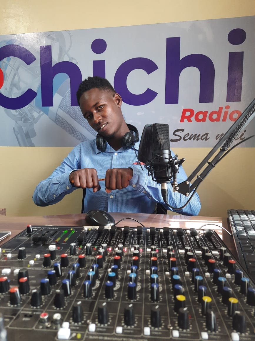 chichiradio's tweet photo. Jeshi zima LA Budani #Choirmaster ndani ya Fricky Friday. Wewe inakubambia wapi https://t.co/jnlPhAwaSP
