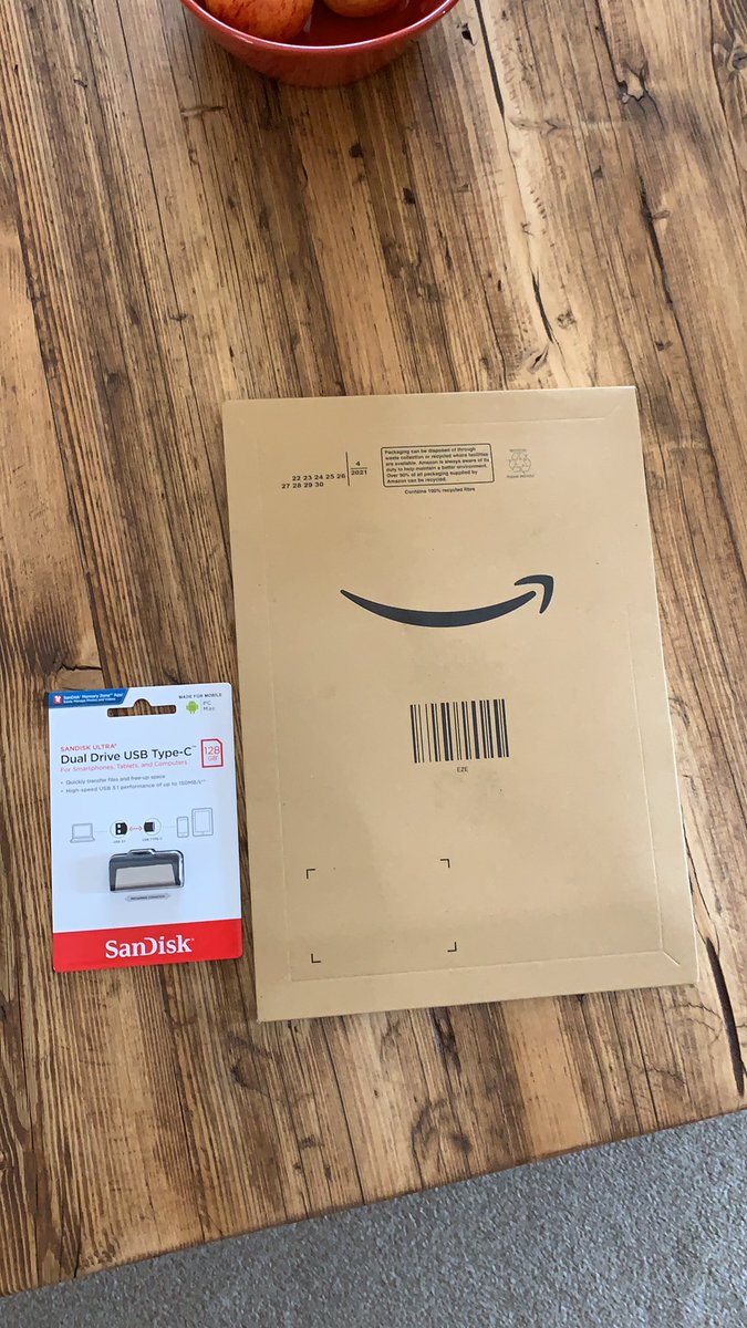 rixsterjh's tweet photo. @AmazonUK this is ridiculous packaging.  Do you need someone to regulate or assist with the correct packaging in your multi million pound company ??? https://t.co/i8i9gufUd2