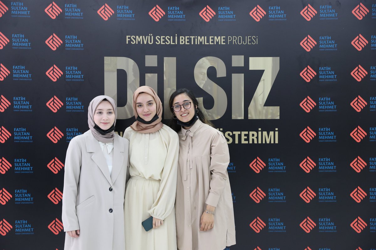 fsmvu's tweet photo. 2019 yapımı Dilsiz filmi, üniversitemiz tarafından hazırlanan sesli betimleme, işaret dili ve altyazı seçeneğiyle görme ve işitme engelli bireylerin erişimine sunuldu. 
Mim Kemal Öke, Vildan Atasever ile Emin Gürsoy’un rol aldığı film; Haliç Yerleşkesinde yeni hâliyle gösterildi. https://t.co/HL4Ett2m6o